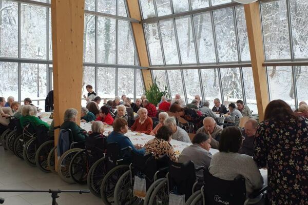 Świętowanie Bożego Narodzenia z Pacjentami Zakładu Opieki Długoterminowej w Makowie Podhalańskim