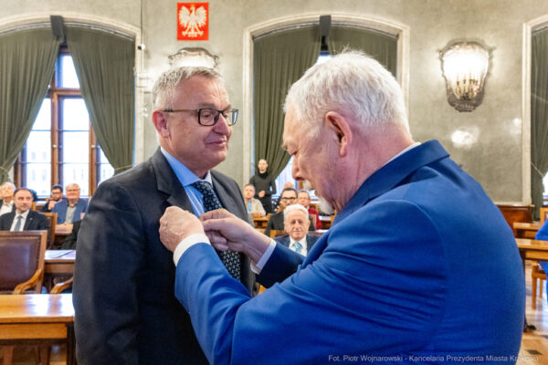 Odznaka Honoris Gratia dla dr Piotra Maciukiewicza Ordynatora Oddziału Urologii Szpitala Rydygiera