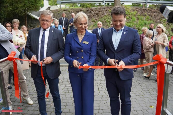 Estetyczne i bezpieczne. Nowe dojście do Zakładu Opieki Długoterminowej w Makowie Podhalańskim