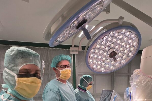 Pierwsza robotyczna operacja wszczepienia stawu biodrowego już za nami!